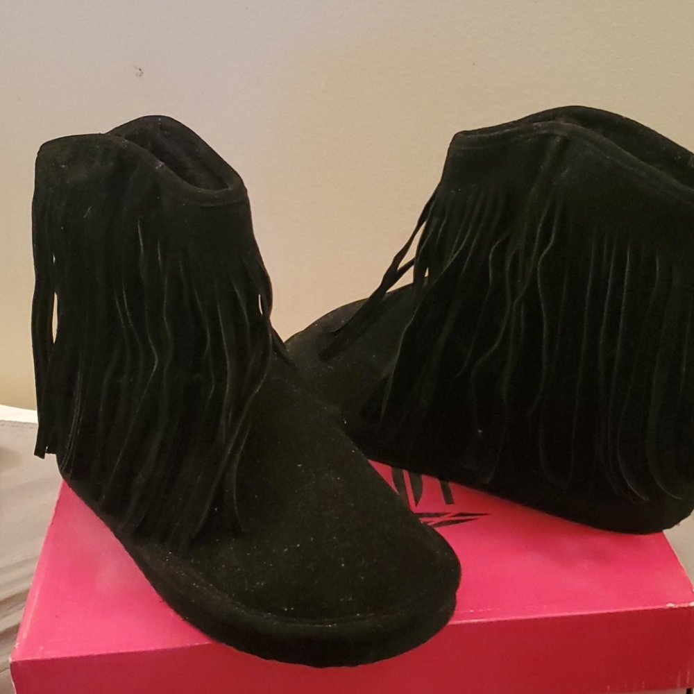 Boots - Picture 3 of 5